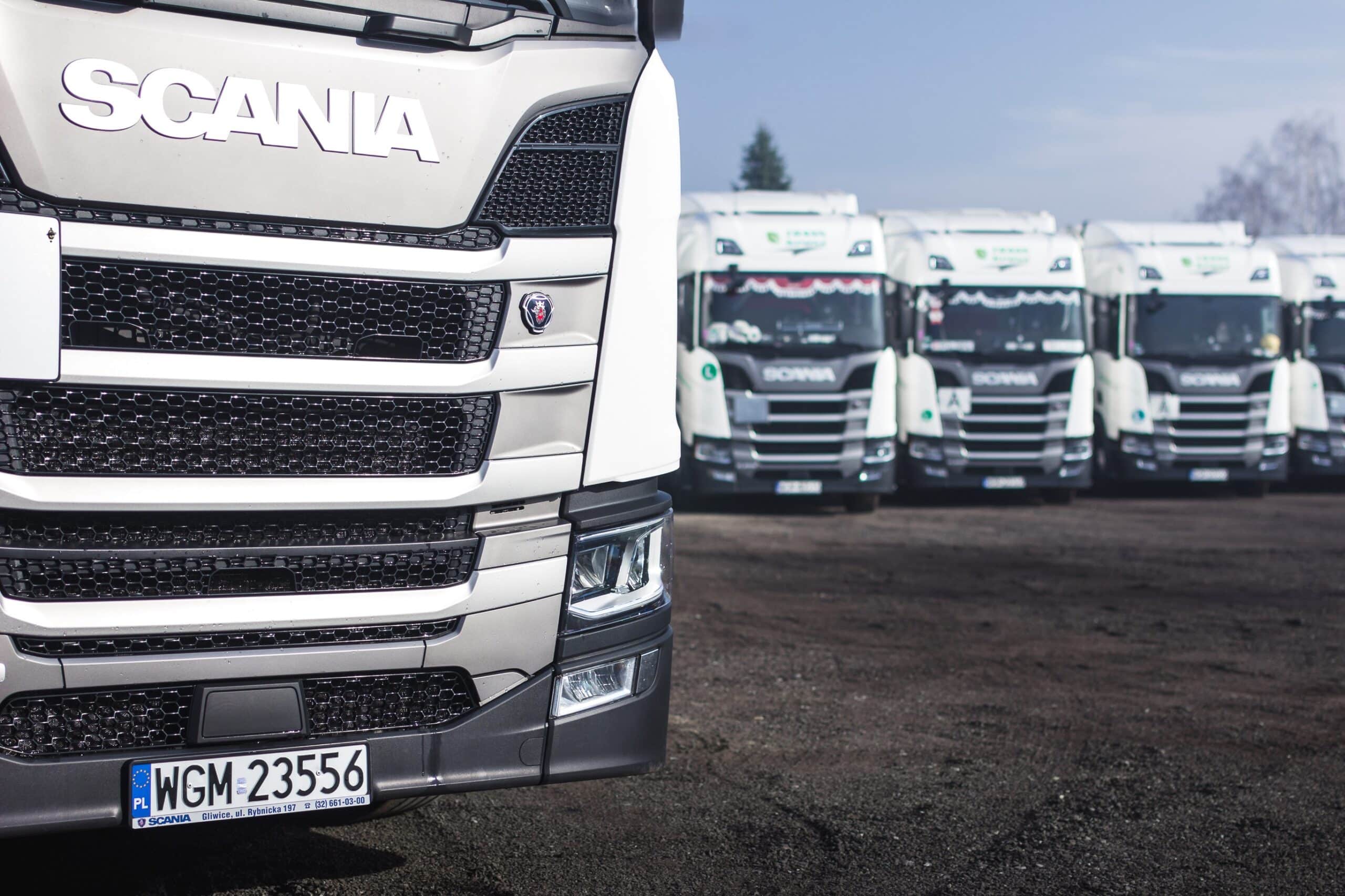 Sprzedaż ciągników i naczep.