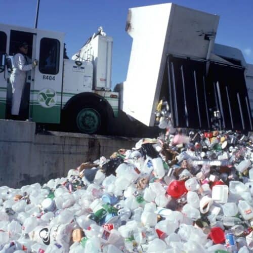 Wie kann man die Zeit für die Entsorgung von Abfällen, die sich in Lagern angesammelt haben, verkürzen?