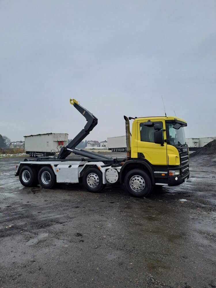 Scania P420; 8X4 4