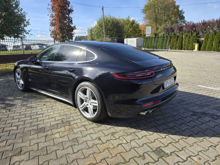 Porsche Panamera 4S Diesel 32
